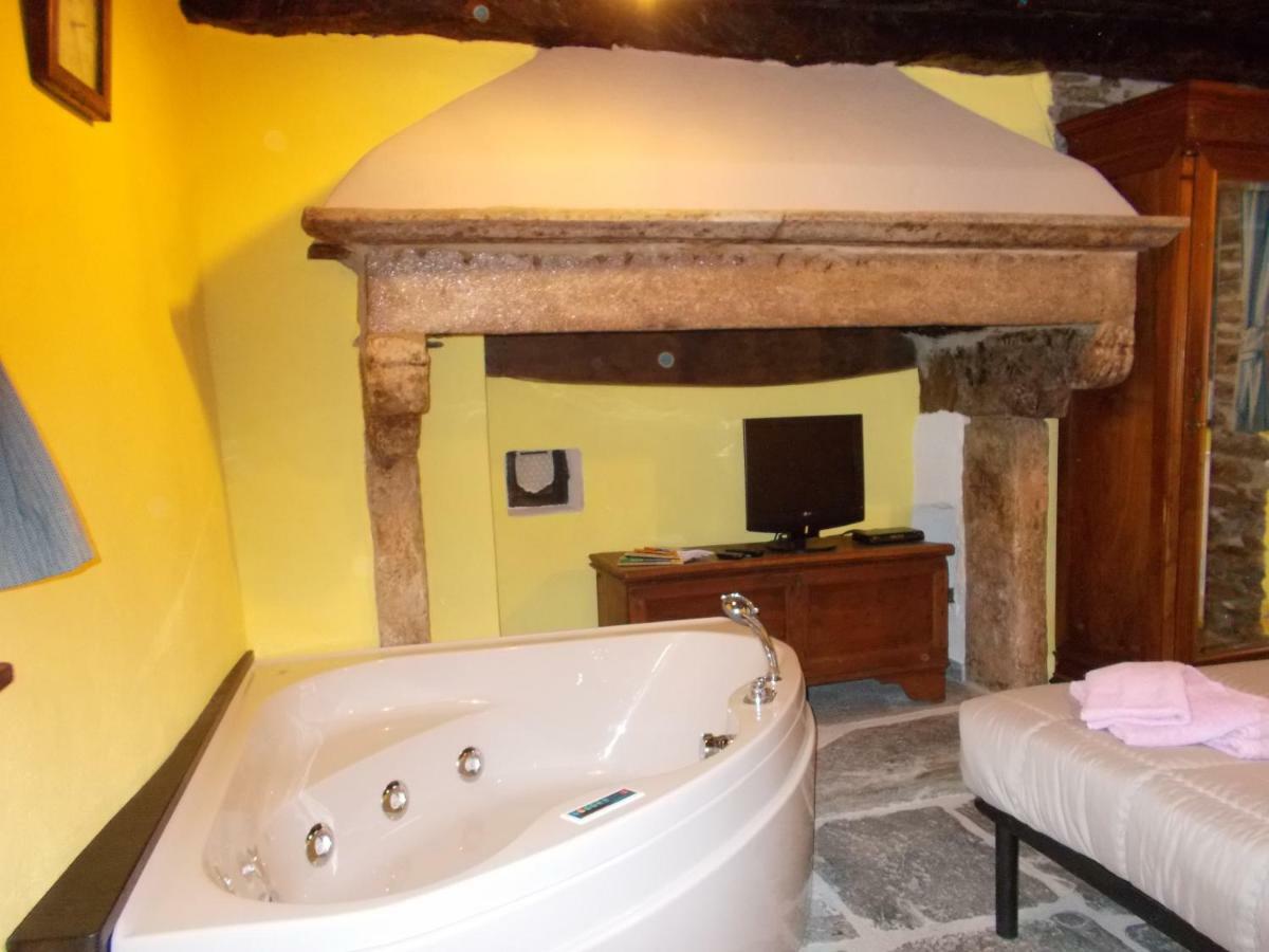 Il Borgo Di Monica Domodossola Exterior foto